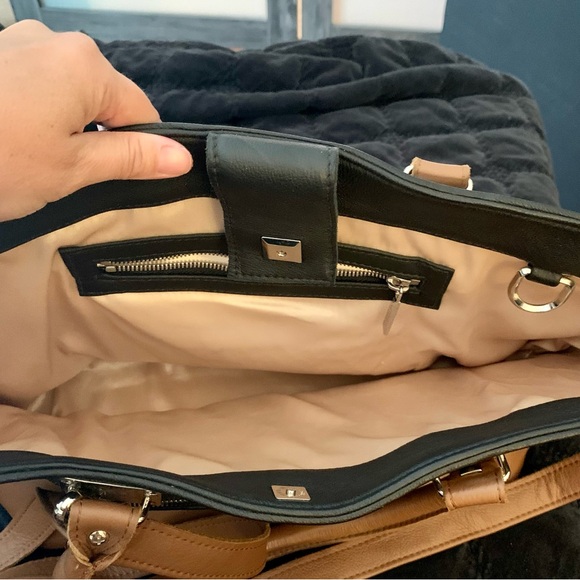 Large Bella Modi Black and Tan Leather Purse - Picture 4 of 5